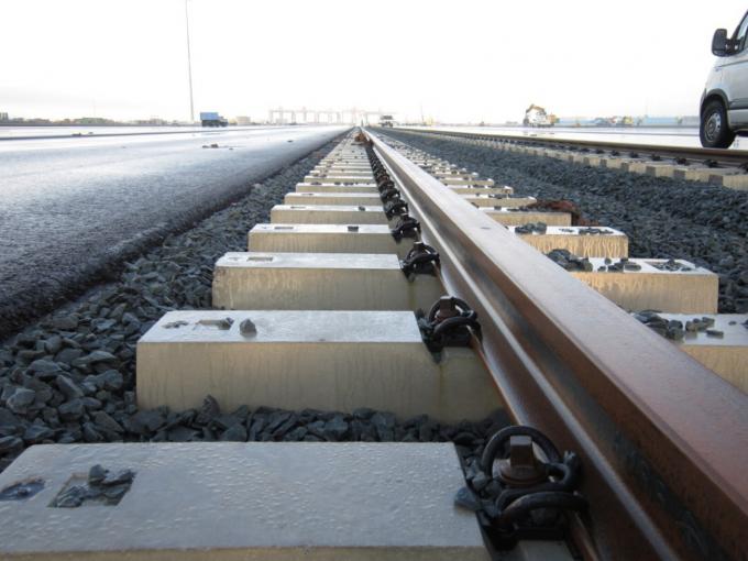 Rail léger standard chinois, rail en acier de grue avec la longueur adaptée aux besoins du client